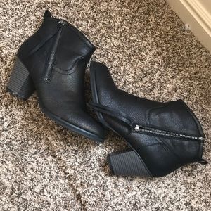JustFab Black heeled booties. Size 8.5